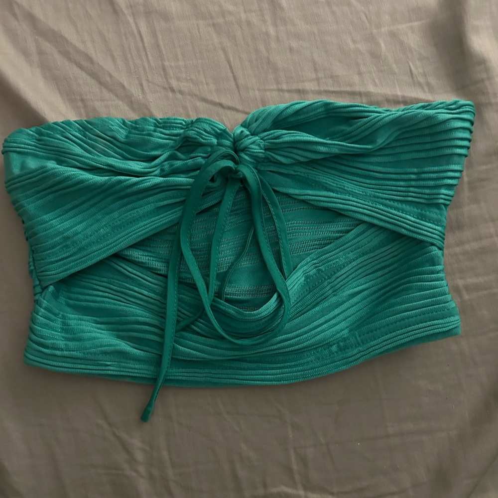 SHEIN Strapless Crop Top NEVER WORN, super cute for going out/paddys!!